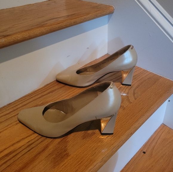 St John Pearl Champagne Leather Heels - Picture 6 of 6